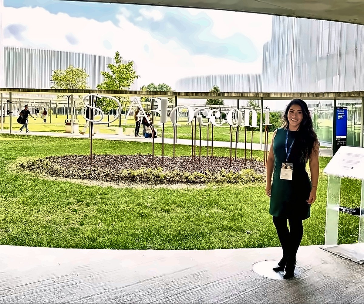 Kreslin Arrea en el campus de la Università Bocconi, Milán