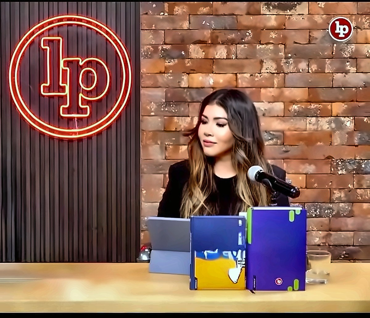 Kreslin Arrea durante una entrevista sobre arbitraje en el estudio de LP Pasión por el Derecho